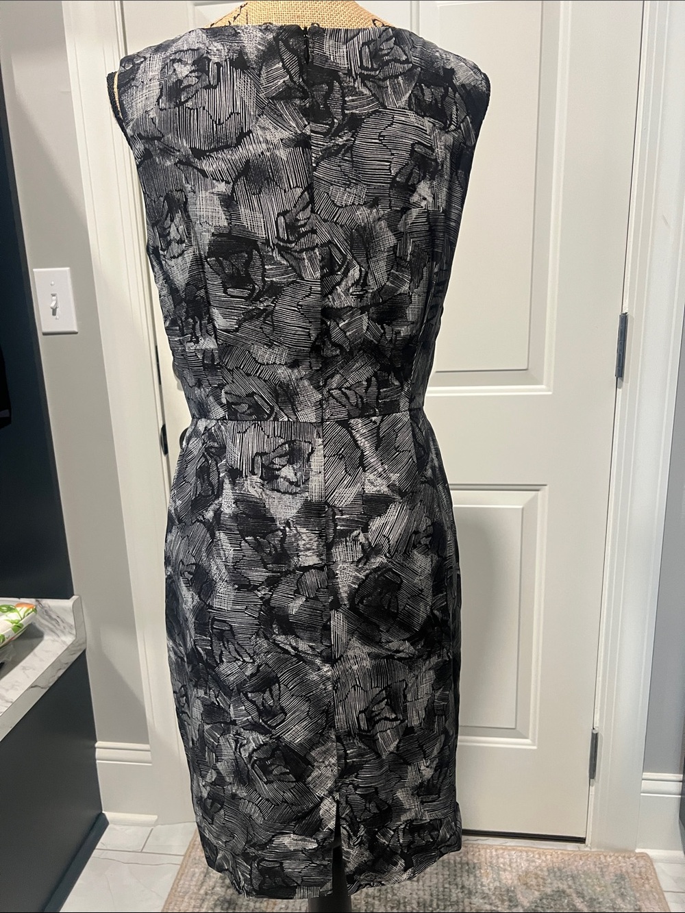Banana Republic Sz 10 Silk/Wool Black/Light Gray Abstract Sleeveless Dress - Picture 2 of 11